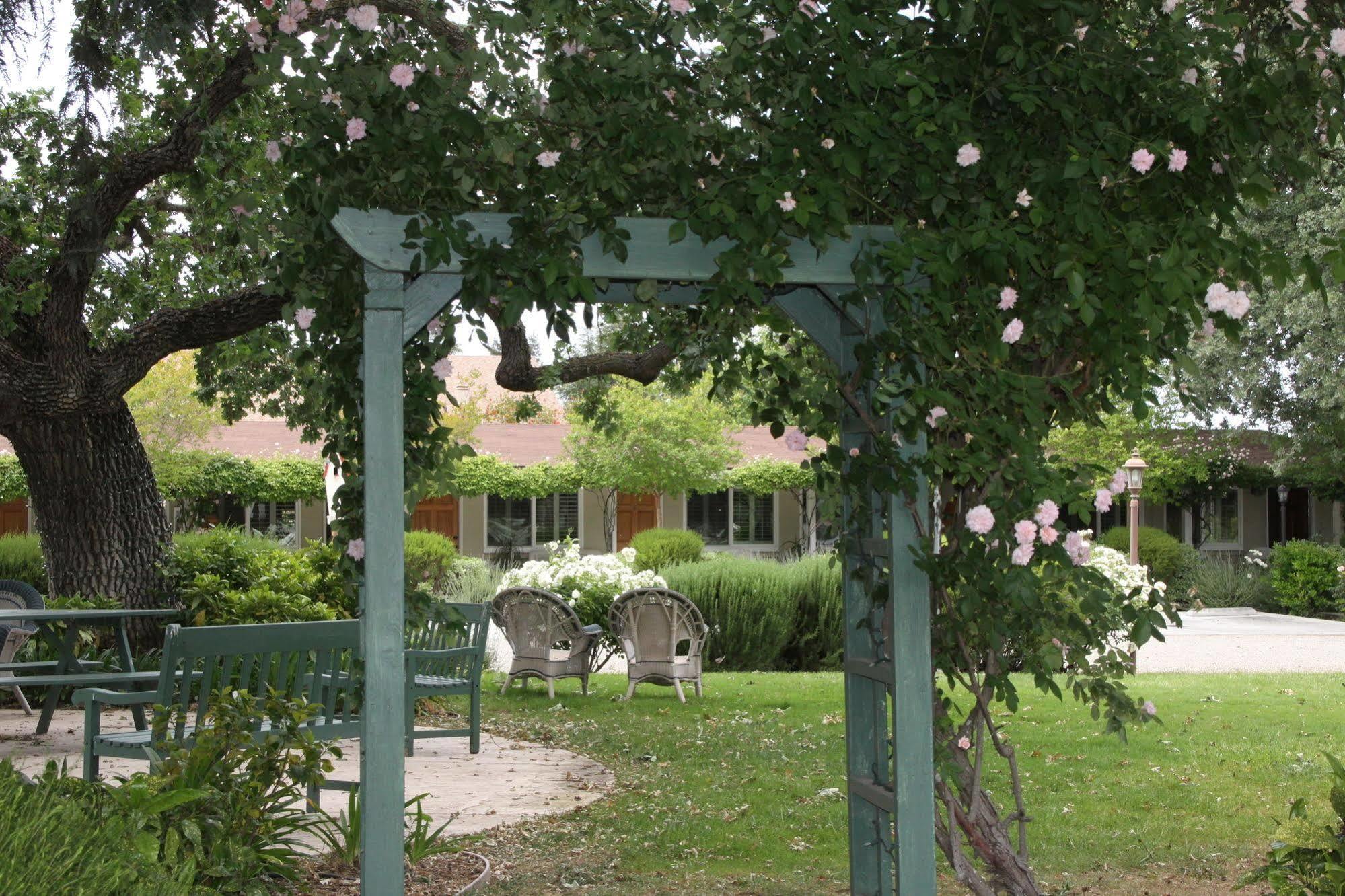 Meadowlark Inn Solvang Exterior photo